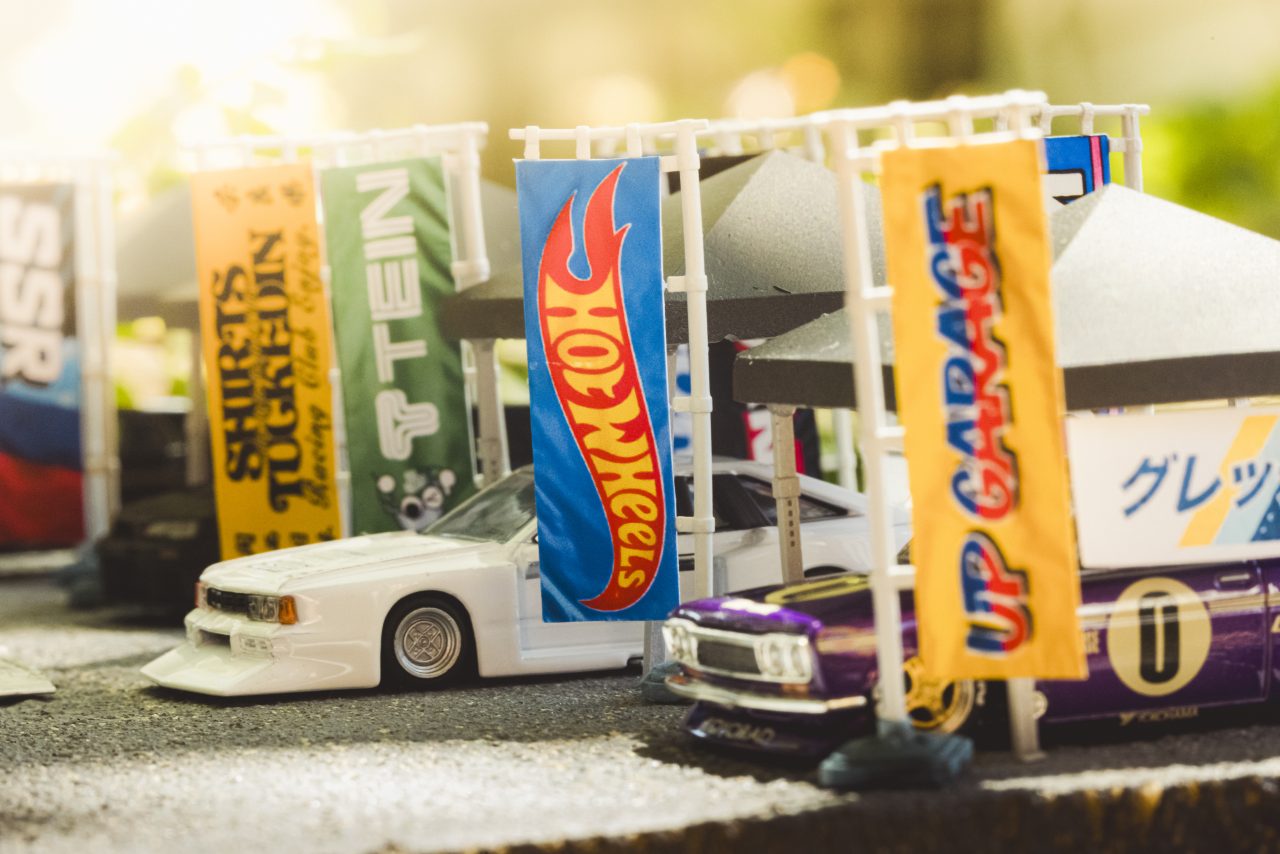 1/64 diorama with nobori flags including a shirtstuckedin flag